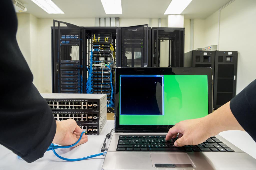 sbline-business-telecom-service-stok_server_noutbook.jpg