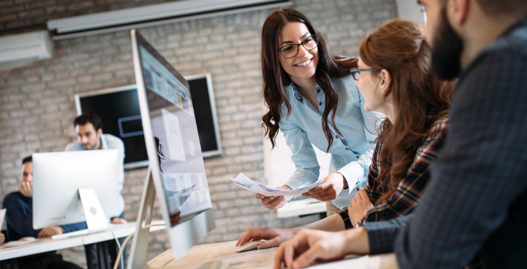 sbline-business-internet-to-office-stock_woman_computer.jpg